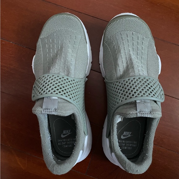 Nike shoes - Picture 3 of 3